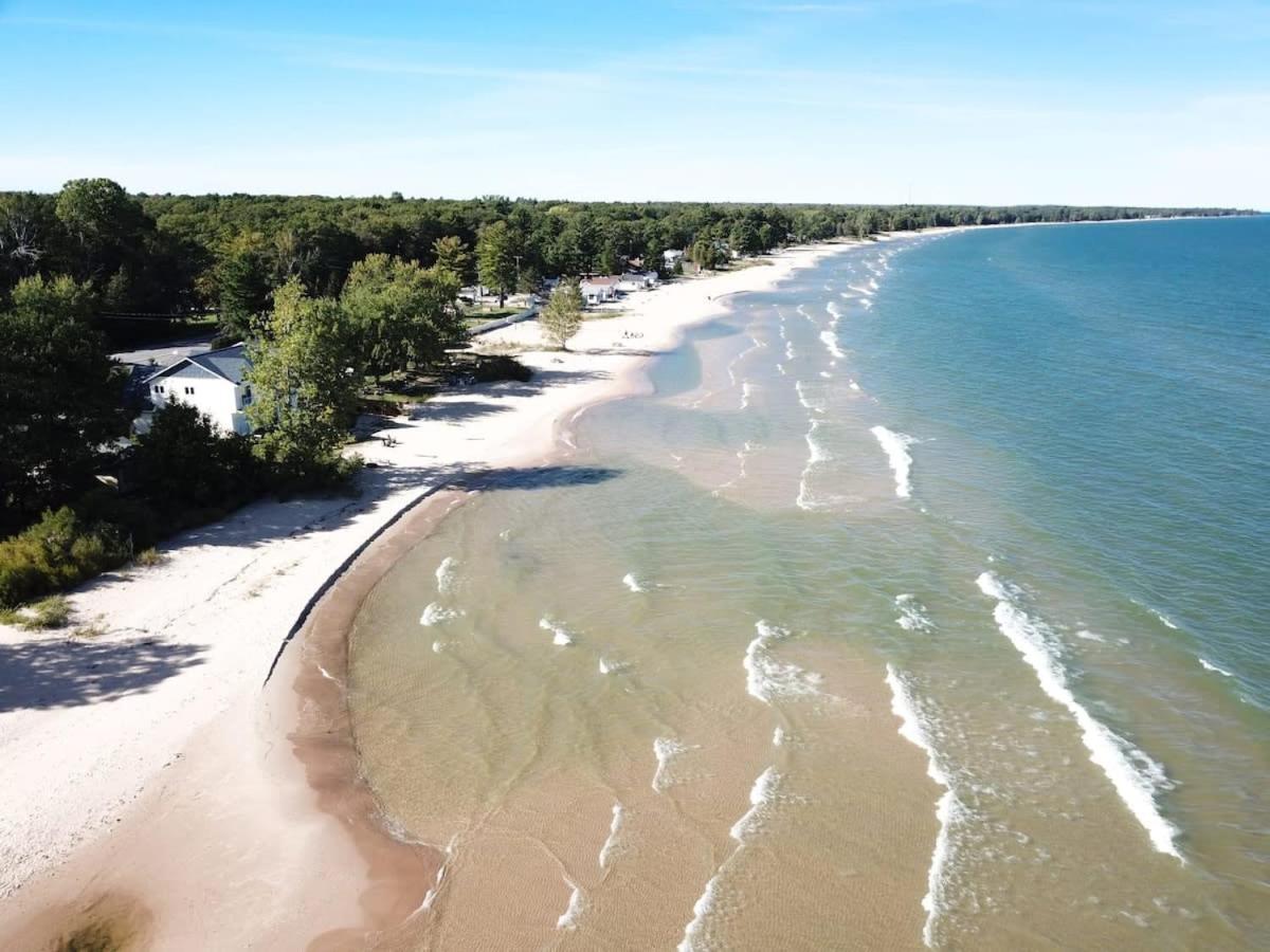 Beach Club Of Oscoda - The Lakeshore Cottage Exterior foto